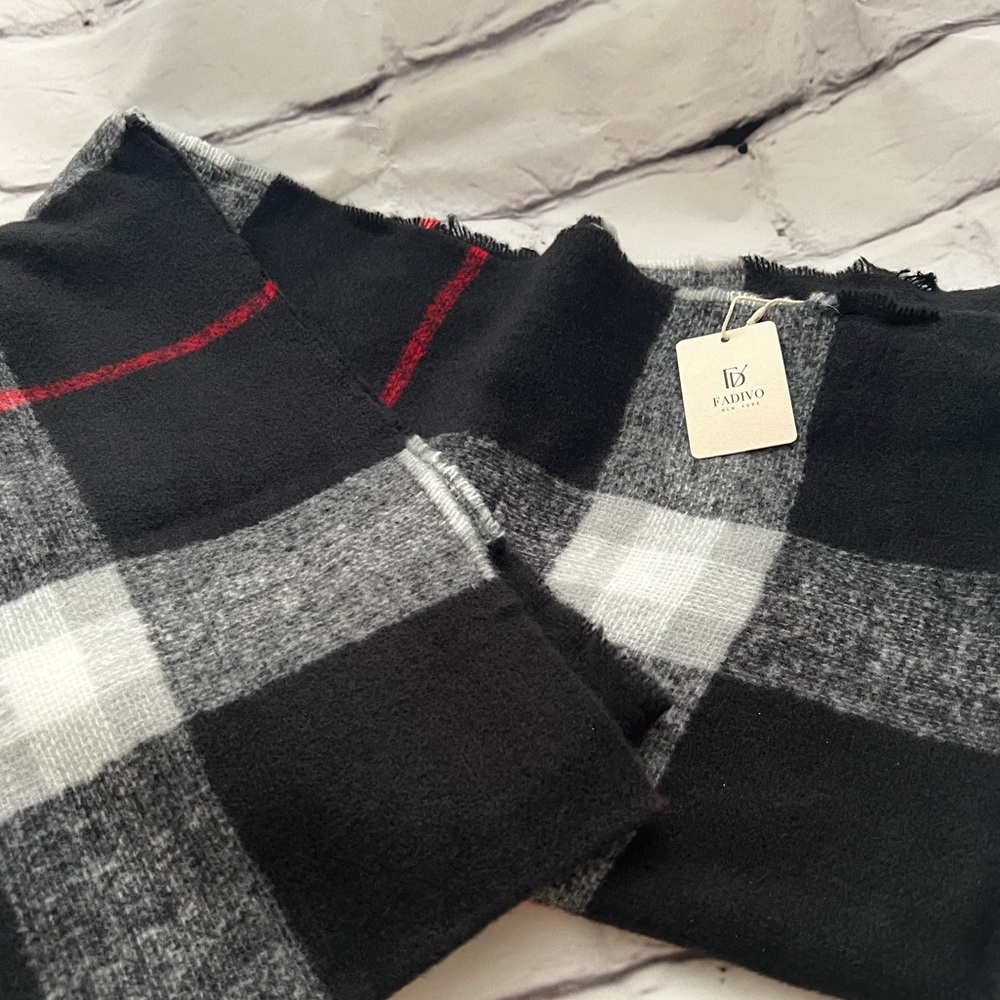 NWT Fadivo New York, Wrap/Scarf, Red, Black and White plaid with Fringe
